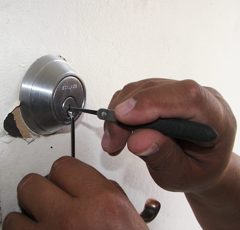 La ganzúa es una herramienta muy útil y bastante usada por los cerrajeros